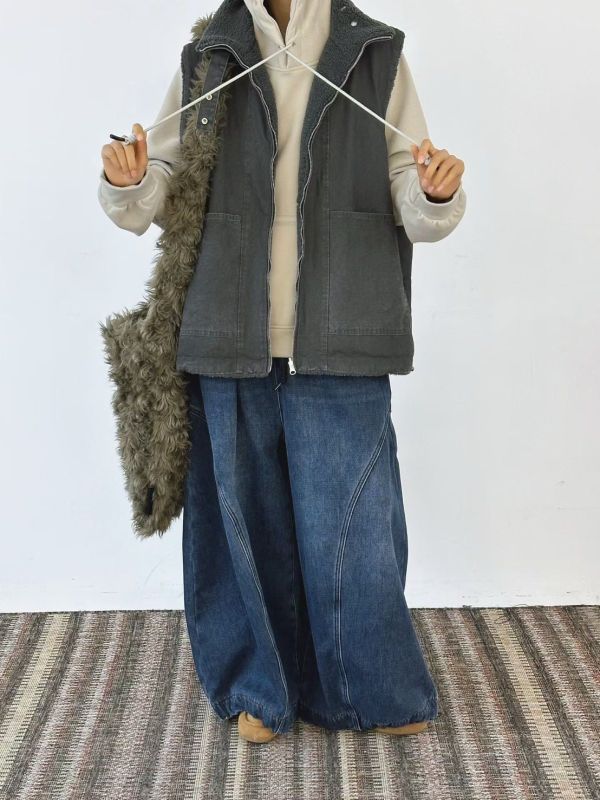 05111101┃秋冬〃三色兩面穿羊羔毛背心┃F 韓國風背心, 大陸製女裝, 羔羊毛背心, 拼接背心, 女生厚背心, 工裝風外套, 韓系無袖外搭, 保暖背心, 軍綠背心, 咖啡背心, 女裝冬季背心, 韓系穿搭, 立領外套, 厚實羊羔毛背心**