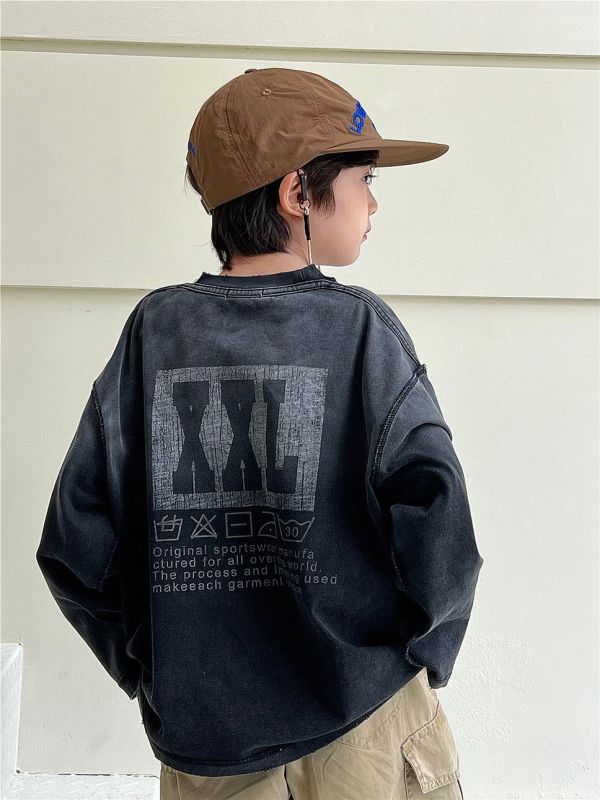 05110202┃SN〃8383水洗黑XXL字母T┃100-160 歐美風童裝, 刷舊長袖, 字母印花上衣, 寬版落肩, 秋冬童裝, 潮童穿搭, 特色印花, 100～160童裝, 復古感上衣, 棉質長袖