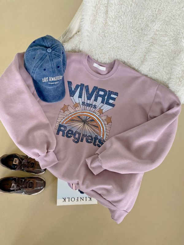 韓┃N9〃三色加絨VIVRE字母T┃F 韓系大學T, 女生加絨上衣, 法文字母衛衣, VIVRE SANS REGRETS, 寬鬆圓領T, 大陸製女裝, 韓系穿搭, 厚棉上衣, 女裝長袖T, 灰色大學T, 粉紫衛衣, 黑色上衣, 韓風上衣, 保暖衛衣, 秋冬上衣**