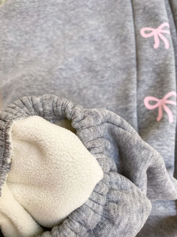 05111704｜TC家冬〃四色加絨蝴蝶結邊運動褲｜100-160 蝴蝶結褲
加絨運動褲
女童運動褲
女童加厚長褲
女童秋冬褲
寬鬆保暖褲
內刷毛棉褲
女童休閒褲
冬季加絨褲
小女孩暖褲
蝴蝶結刺繡褲
女童寬褲
親子穿搭褲
百搭運動褲
保暖束口褲
加絨束腳褲
女童家居褲
兒童保暖長褲
秋冬打底褲
100-160童褲