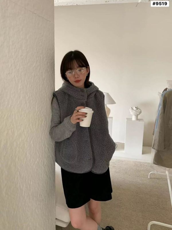 05112206｜秋冬〃9519雙面穿羊羔絨燈芯絨背心｜F 羊羔絨背心, 雙面穿背心, 燈芯絨背心, 保暖背心, 連帽背心, 女生背心, 秋冬背心, 雙材質背心, 米白背心, 深灰背心, 厚背心