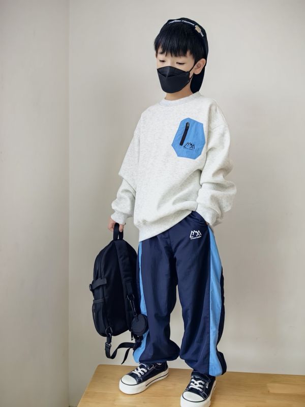 05112608｜CF冬〃CT668兩色拼色加絨工裝口袋T｜120-175 兒童衛衣
加絨上衣
奧粒絨
口袋衛衣
秋冬保暖
厚款衛衣
男童上衣
女童上衣
中性衛衣
韓系童裝
寬鬆版衛衣
學生衛衣
兒童長袖
親子裝上衣
戶外風上衣
撞色口袋衛衣