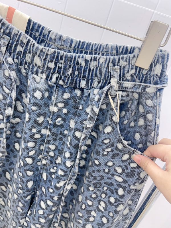 05121308｜秋冬〃22062水洗豹紋牛仔寬褲｜F 豹紋牛仔褲
韓系寬褲
鬆緊腰牛仔褲
抽繩牛仔褲
顯瘦長褲
復古豹紋褲
寬版牛仔褲
日常百搭褲
秋冬下身
個性牛仔褲