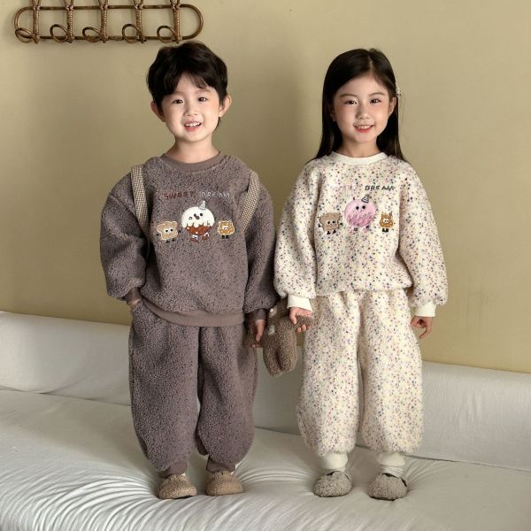 05111411┃兄妹家秋冬〃250631羊羔絨貼布刺繡套裝┃80-150 兒童羊羔絨套裝

加厚絨毛套裝

SWEET DREAM 童裝

可愛刺繡童裝

男童冬季套裝

女童兩件組

兒童保暖套裝

加厚上衣褲子

80-150童裝

羊羔絨上衣褲套裝

冬季童裝套裝