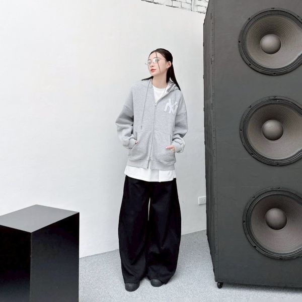 05110304┃秋冬〃1774解構線條落地彎刀棉長褲┃M-L - 成人寬褲
- 韓系街頭穿搭
- 中性褲款推薦
- 灰色運動褲
- 黑色寬褲
- 垂墜感褲子
- M-L 尺寸褲子
- 秋冬褲款推薦
- 寬版褲穿搭
- 舒適休閒褲