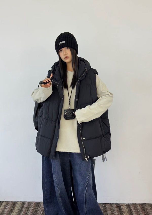 05111102┃秋冬〃三色中長版連帽羽絨外套┃F 韓系羽絨背心, 大陸製女裝, 厚背心, 連帽背心, 保暖外套, 韓系穿搭, 無袖外搭, 女裝羽絨背心, 軍綠背心, 奶白背心, 黑色羽絨背心, 冬季女裝, 寬鬆版背心, 韓國風外套, 立領背心**