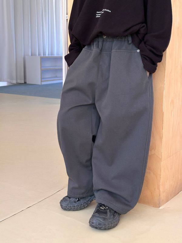 05110311┃MIC秋冬〃3140三色加絨直筒褲┃100-160 - 兒童加絨褲
- 精梳棉休閒褲
- 抗起球童裝
- 秋冬童裝推薦
- 男童女童長褲
- 100–160 尺寸童褲
- 保暖童裝
- 耐磨褲子
- 鬆緊腰休閒褲
- 棉褲穿搭