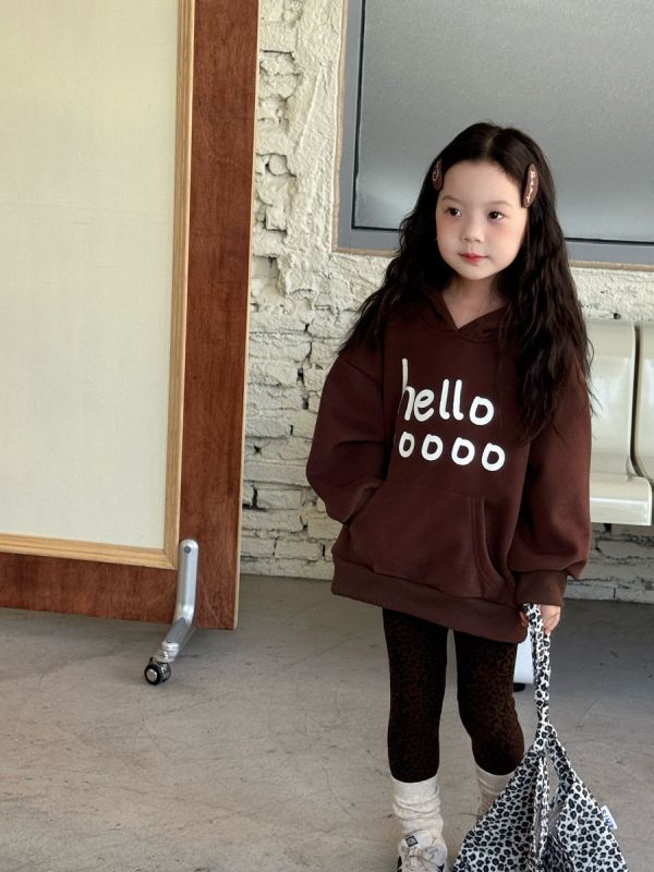 05112105｜小瑜家秋冬〃兩色HELLO加絨連帽T｜90-150 童裝帽T
兒童加絨上衣
童裝刷毛上衣
冬季保暖上衣
Hello 字母上衣
女童男童上衣
寬鬆版帽T
加厚連帽上衣
90 100 110 120 130 140 150cm
童裝秋冬新品