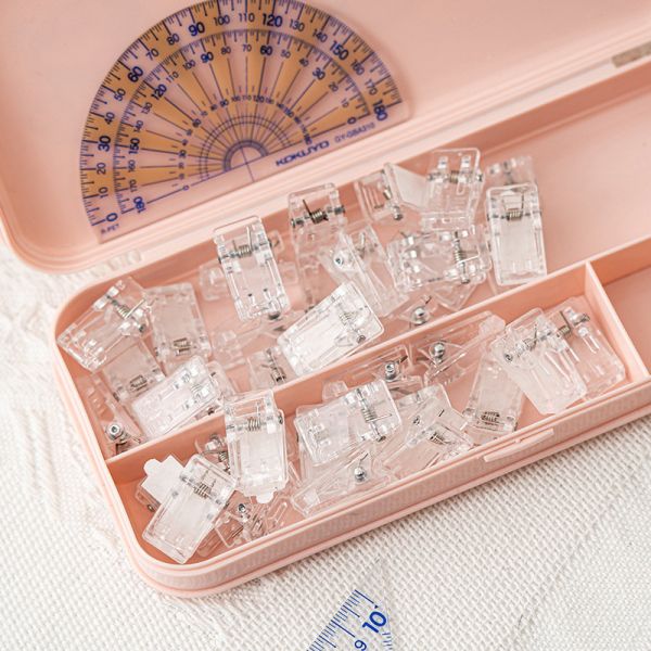 05120104｜簡約透明夾20入｜F 透明展示夾
多功能夾子
照片夾
標價夾
無痕貼牆夾
桌面夾具
店面陳列夾
可貼展示夾