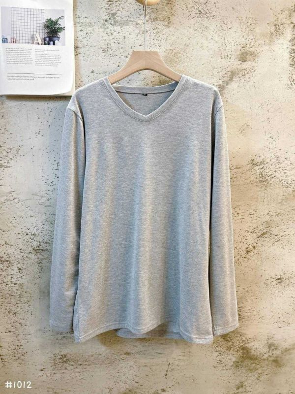 05111103┃秋冬〃1012男保暖衣┃M-L 男款發熱衣, 保暖長袖, 內刷毛上衣, 男生打底衫, V領T恤, 大陸製男裝, 秋冬保暖衣, 灰色長袖, 黑色內搭, 彈性上衣, 男裝秋冬, 吸濕發熱衣, 居家長袖, 男生內搭衣, 修身長袖T**