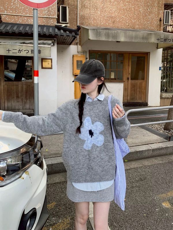 05121307｜秋冬〃8936可愛小花針織衫｜F 花朵針織毛衣
韓系針織上衣
立體花朵毛衣
寬鬆顯瘦毛衣
秋冬針織
長袖毛衣
可愛針織上衣
日常百搭毛衣
韓版毛衣
秋冬上衣