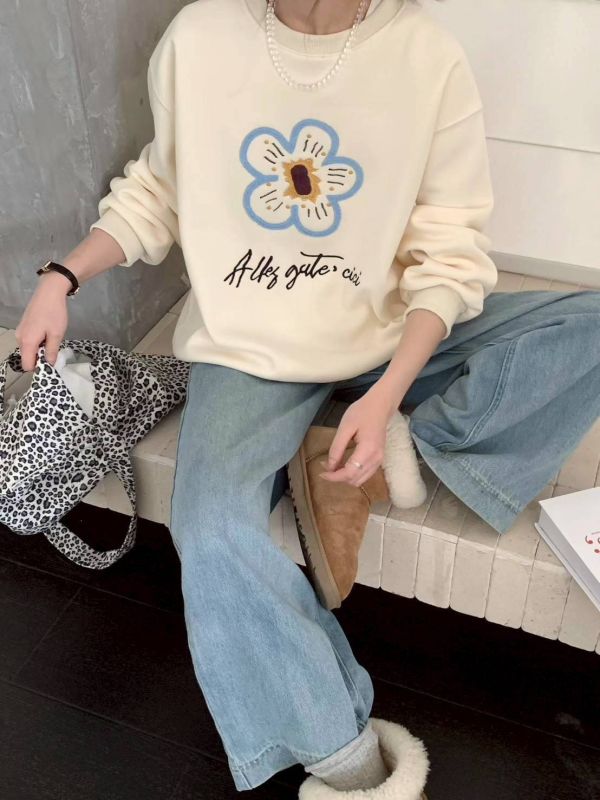 05121001｜秋冬〃電繡花朵加絨大學T｜F 韓系衛衣, 刺繡衛衣, 小花刺繡, 大學TEE, 刷毛衛衣, 寬版上衣, 顯瘦穿搭, 冬季保暖上衣, 女生衛衣, 休閒百搭, 韓風上衣, 加厚衛衣, 內刷毛, 落肩版型, 日系學院風