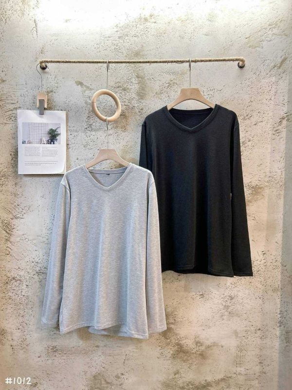 05111103┃秋冬〃1012男保暖衣┃M-L 男款發熱衣, 保暖長袖, 內刷毛上衣, 男生打底衫, V領T恤, 大陸製男裝, 秋冬保暖衣, 灰色長袖, 黑色內搭, 彈性上衣, 男裝秋冬, 吸濕發熱衣, 居家長袖, 男生內搭衣, 修身長袖T**