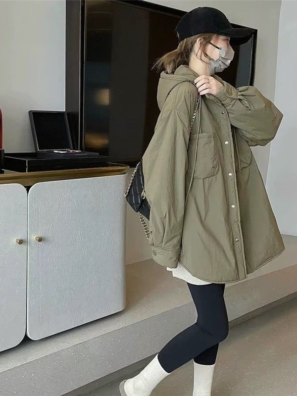 05112102｜秋冬〃9928率性口袋設計感連帽鋪棉外套｜F 連帽外套
9928 外套
棉棉外套
秋冬外套
女裝連帽衣
寬鬆外套
防風外套
保暖外套
休閒風外套
百搭外套
韓系外套
寬版上衣
落肩外套
黑色外套
綠色外套
卡杏外套