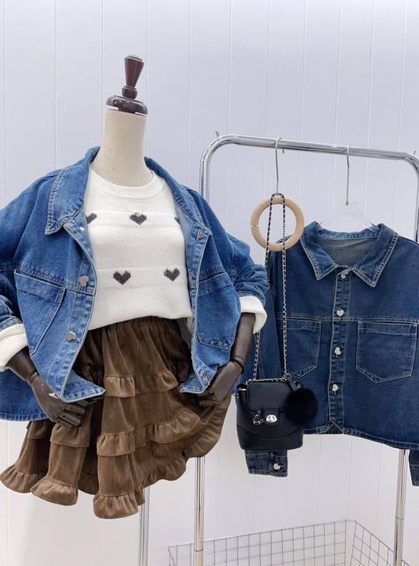 05111405┃秋冬〃9663愛心扣短版牛仔外套┃F 牛仔外套

水洗牛仔上衣

寬鬆牛仔外套

短版牛仔外套

愛心鈕釦外套

立體鈕釦牛仔

女生牛仔外套

休閒外搭

百搭外套

秋冬外套女

牛仔藍外套

復古藍牛仔