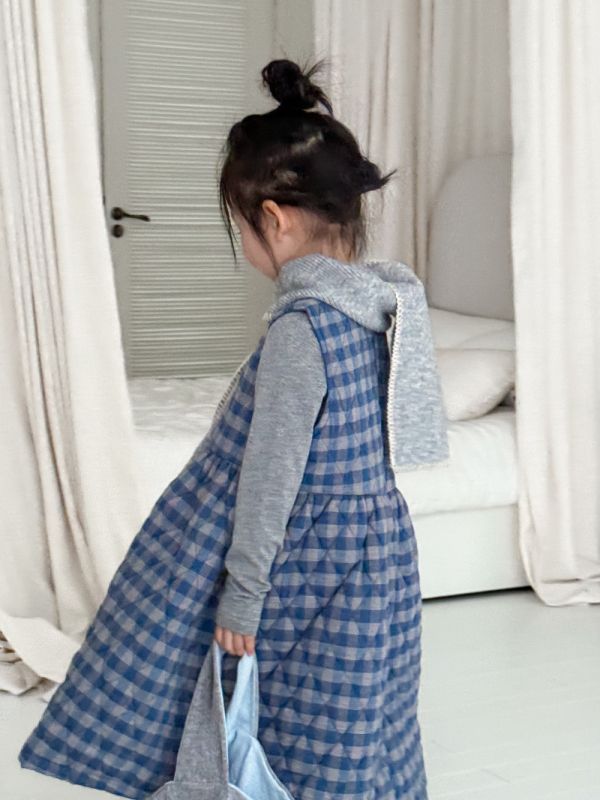 05120205｜KUMAI秋冬〃D26藍色格子背心裙｜90-150 童裝背心裙, 格紋洋裝, 中大童洋裝, 鋪棉背心, 秋冬童裝, 公主裙, 層次穿搭, 內搭洋裝, 女童穿搭, InBaby童裝