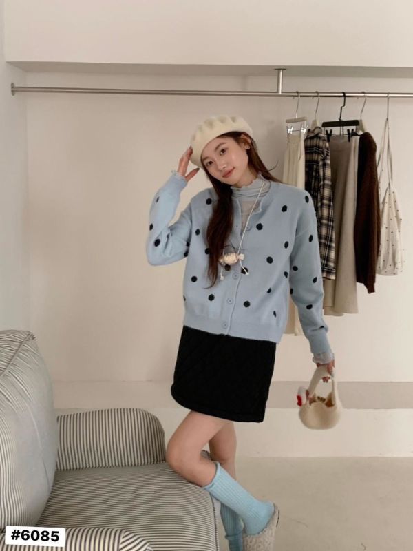 05112209｜秋冬〃6085圓點點針織外套｜F 圓點毛衣, 點點外套, 針織開襟, 針織外套, 秋冬開襟外套, 可愛毛衣, 百搭針織, 奶白毛衣, 藍色針織, 灰色毛衣, 黑色外套, 韓系毛衣