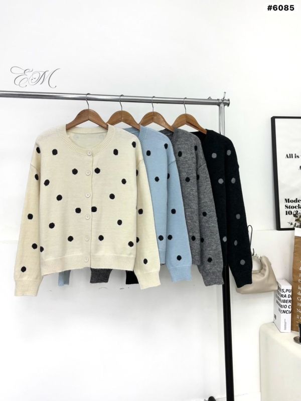 05112209｜秋冬〃6085圓點點針織外套｜F 圓點毛衣, 點點外套, 針織開襟, 針織外套, 秋冬開襟外套, 可愛毛衣, 百搭針織, 奶白毛衣, 藍色針織, 灰色毛衣, 黑色外套, 韓系毛衣