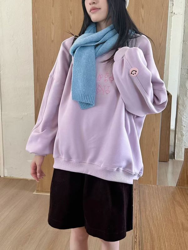 05113003｜YUAN〃3187繡字MINI袖口笑臉上衣｜F 刷毛衛衣
刺繡衛衣
圓領上衣
秋冬女裝
顯瘦寬鬆
百搭上衣
內刷毛
英文刺繡
大學T
保暖上衣