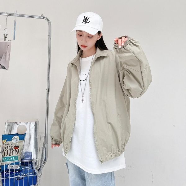 05110305┃秋冬〃98097立領素面防風外套┃M-XL - 防風外套
- 成人輕量外套
- 韓系休閒穿搭
- 情侶外套推薦
- 多色風衣
- M–XL 外套尺寸
- 秋冬外套推薦
- 輕薄外套
- 機能風衣
- 男女同款外套