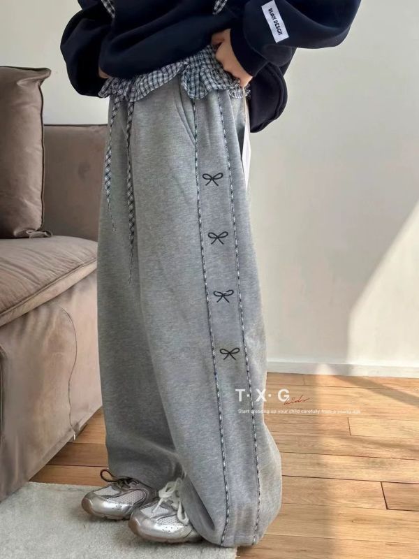 05121108｜TXG家秋冬〃2308兩色加絨蝴蝶結邊運動褲｜110-170 女童寬褲
女童長褲
女童假兩件褲
蝴蝶結寬褲
女童休閒褲
秋冬加厚長褲
女童百搭褲
格紋假兩件褲
TXG女童裝
韓版女童褲
女童寬鬆運動褲