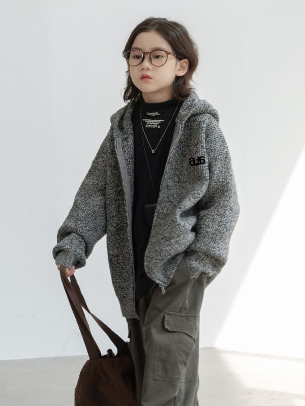 05111108┃TM家秋冬〃8909花灰連帽針織外套┃120-170 韓系童裝外套, 毛絨外套, 針織連帽外套, 大陸製童裝, 保暖上衣, 秋冬童裝, 厚外套, 男童女童外套, 韓系穿搭, 兒童針織外套, 連帽針織衣, 寬鬆毛衣外套, 灰色童裝外套, 針織保暖衣, 韓風休閒童裝**