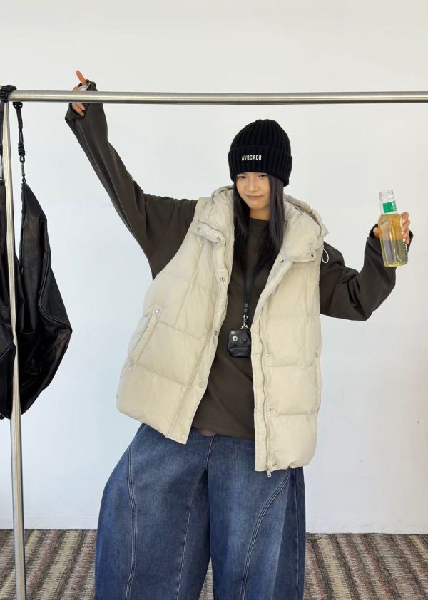 05111102┃秋冬〃三色中長版連帽羽絨外套┃F 韓系羽絨背心, 大陸製女裝, 厚背心, 連帽背心, 保暖外套, 韓系穿搭, 無袖外搭, 女裝羽絨背心, 軍綠背心, 奶白背心, 黑色羽絨背心, 冬季女裝, 寬鬆版背心, 韓國風外套, 立領背心**