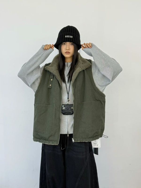 05111101┃秋冬〃三色兩面穿羊羔毛背心┃F 韓國風背心, 大陸製女裝, 羔羊毛背心, 拼接背心, 女生厚背心, 工裝風外套, 韓系無袖外搭, 保暖背心, 軍綠背心, 咖啡背心, 女裝冬季背心, 韓系穿搭, 立領外套, 厚實羊羔毛背心**