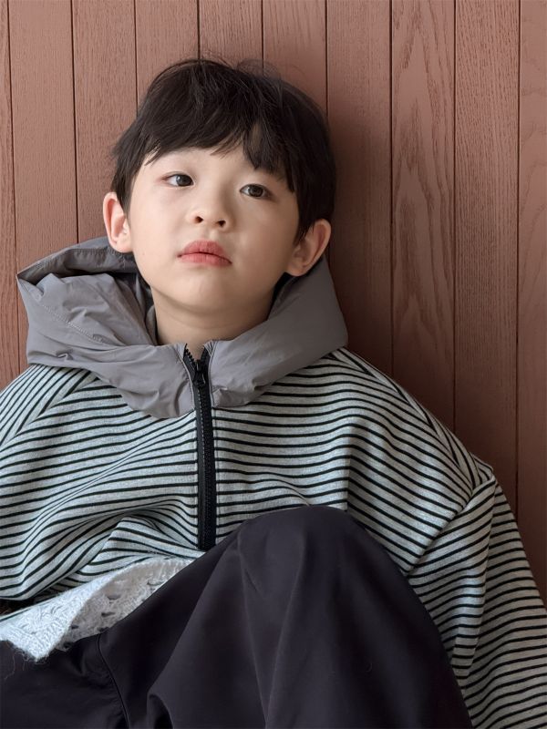 05112109｜HAHA家秋冬〃91136條紋拚棉加絨帽T｜100-160 男童連帽上衣
男童條紋上衣
加厚連帽衫
男童秋冬長袖
寬鬆版男童衣
100-160童裝男
拼接棉服帽T
男童保暖上衣
韓版男童上衣
秋冬新款童裝