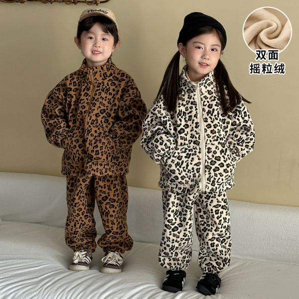 05111408┃兄妹家秋冬〃50683加絨豹紋套裝┃80-150 兒童搖粒絨套裝

豹紋童裝

冬季保暖套裝

兒童兩件套

男童搖粒絨

女童搖粒絨外套

兒童保暖外套

童裝冬季套裝

雙面搖粒絨

兒童豹紋外套褲子

80-150童裝

保暖童褲

兒童立領外套