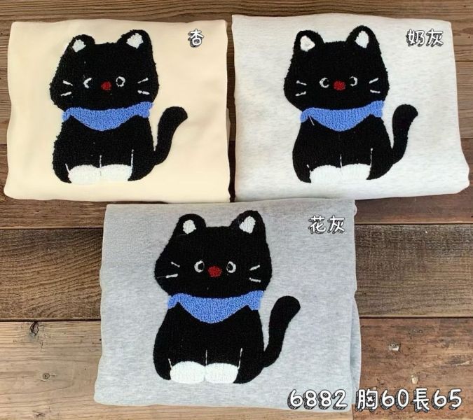 05120604｜秋冬〃6882立體黑貓刺繡加絨大學T｜F 女裝衛衣, 刷毛上衣, 貓咪上衣, 毛巾繡衛衣, 可愛女裝, 療癒系穿搭, 寬鬆上衣女, 加絨上衣, 大人可愛風, 顯瘦衛衣, 韓系女裝, 秋冬上衣女, 百搭女裝, 大學T女, 女生可愛穿搭