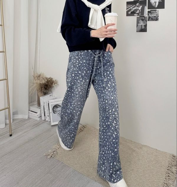 05121308｜秋冬〃22062水洗豹紋牛仔寬褲｜F 豹紋牛仔褲
韓系寬褲
鬆緊腰牛仔褲
抽繩牛仔褲
顯瘦長褲
復古豹紋褲
寬版牛仔褲
日常百搭褲
秋冬下身
個性牛仔褲