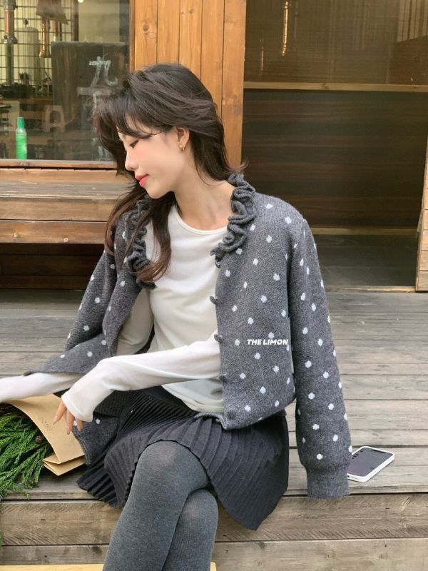 05120703｜LEMON〃6903木耳邊溫柔開衫毛衣｜F 荷葉領針織, 針織外套, 開衫外套, 木耳邊上衣, 韓系女裝, 顯瘦外套, 短版外套, 氣質穿搭, 甜美針織