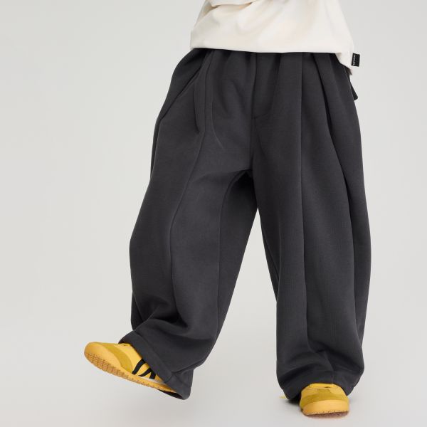 05110315┃TFYU秋冬〃兩色加絨打折運動褲┃100-170 - 兒童寬褲
- 垂墜感童裝褲子
- 街頭風童裝
- 高磅數布料
- 100–170 尺寸童褲
- 黑色灰色寬褲
- 秋冬童裝推薦
- 男童女童寬褲
- 中性褲款
- 韓系童裝穿搭