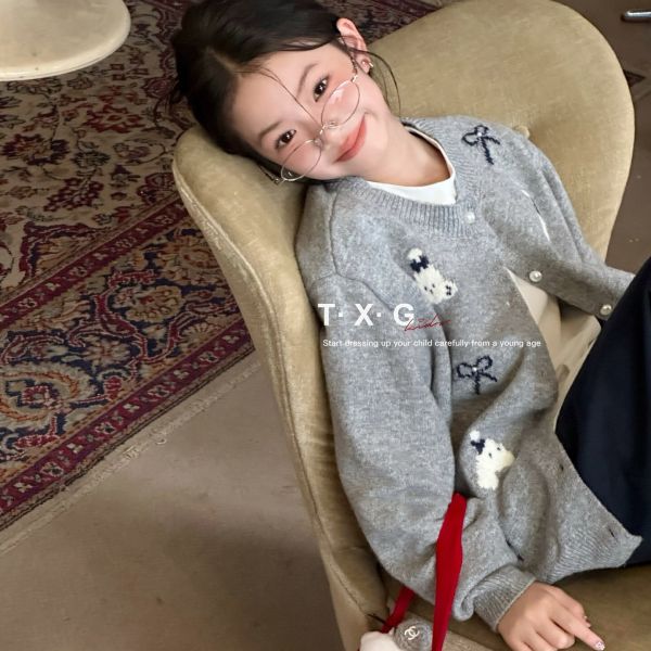 05121107｜TXG家秋冬〃2532灰色刺繡針織外套｜110-170 女童針織外套
女童開衫
女童毛衣外套
韓系童裝
小香風童裝
刺繡針織
女童春秋外套
灰色針織開衫
110–170cm
文青童裝