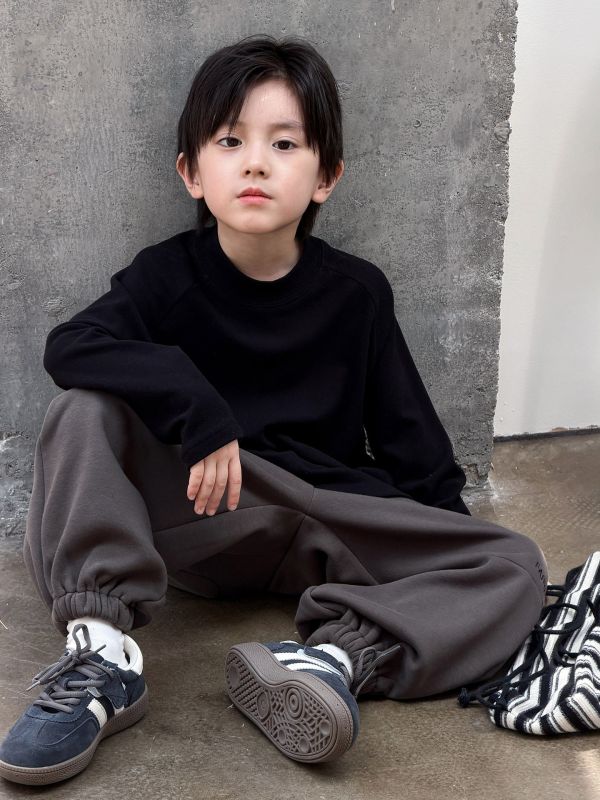 05110310┃MIC秋冬〃3197四色雙面澳絨半高領上衣┃100-160 - 兒童打底衫
- 雙面澳絨上衣
- 抗靜電童裝
- 親膚不扎長袖
- 秋冬童裝推薦
- 兒童高機能衣物
- 100–170 尺寸童裝
- 男童女童打底衫
- 柔軟貼身上衣