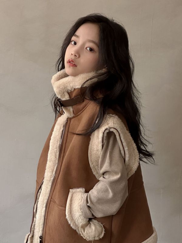 05111703｜TC家冬〃羊羔毛復古背心｜110-160 童裝背心
兒童背心
羊羔毛背心
保暖背心
加厚背心
女孩背心
男童背心
韓版背心
冬季背心
加絨背心
毛毛背心
仿皮毛一體
兒童外套
中大童背心
110-160童裝