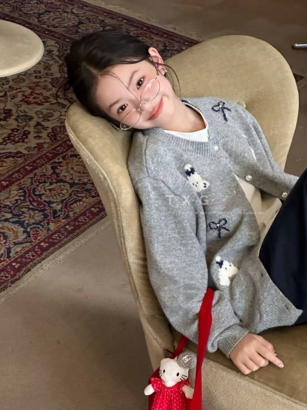 05121107｜TXG家秋冬〃2532灰色刺繡針織外套｜110-170 女童針織外套
女童開衫
女童毛衣外套
韓系童裝
小香風童裝
刺繡針織
女童春秋外套
灰色針織開衫
110–170cm
文青童裝