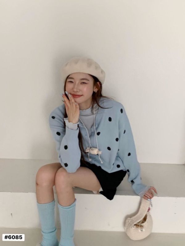 05112209｜秋冬〃6085圓點點針織外套｜F 圓點毛衣, 點點外套, 針織開襟, 針織外套, 秋冬開襟外套, 可愛毛衣, 百搭針織, 奶白毛衣, 藍色針織, 灰色毛衣, 黑色外套, 韓系毛衣