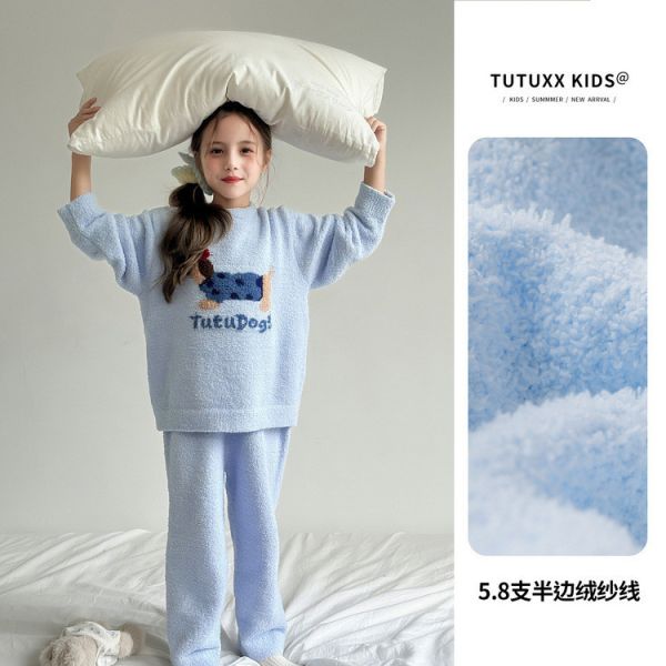 05110301┃秋冬〃U1215毛毛睡衣套裝┃100-170 兒童居家服, 柔糯絨毛套裝, 保暖睡衣, 秋冬家居服, 女童居家服, 親膚不刺癢, 100～170童裝, 居家穿搭, 可愛插畫童裝, 兒童睡衣推薦