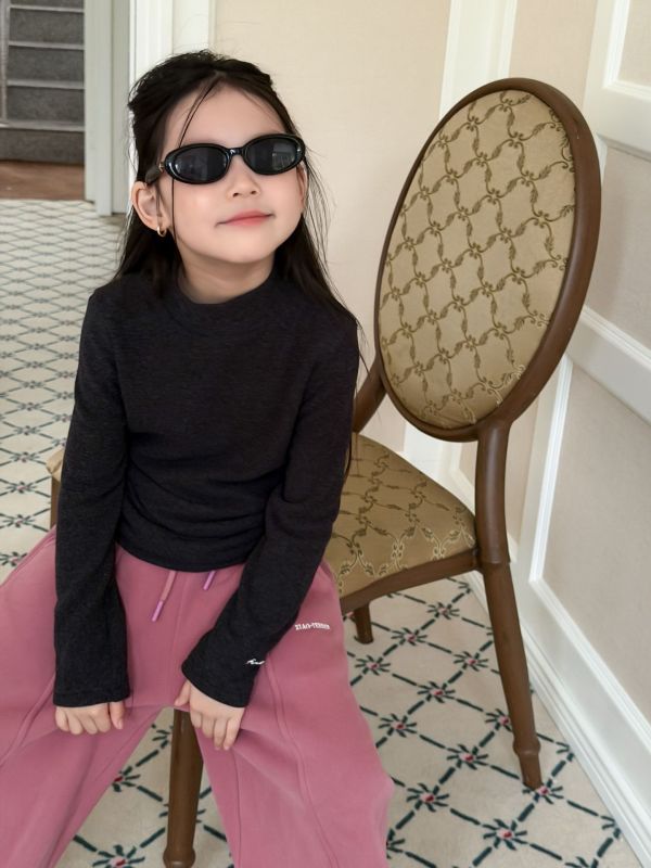 05121605｜小艾秋冬〃K036慕斯烯暖絨發熱半高領上衣｜90-170 童裝秋冬穿搭、石墨烯發熱上衣、雙層高領打底衫、格紋高腰褲、堆堆襪童裝、親膚保暖童裝、90cm–170cm童裝、兒童針織衫、童裝穿搭靈感、冬季童裝推薦