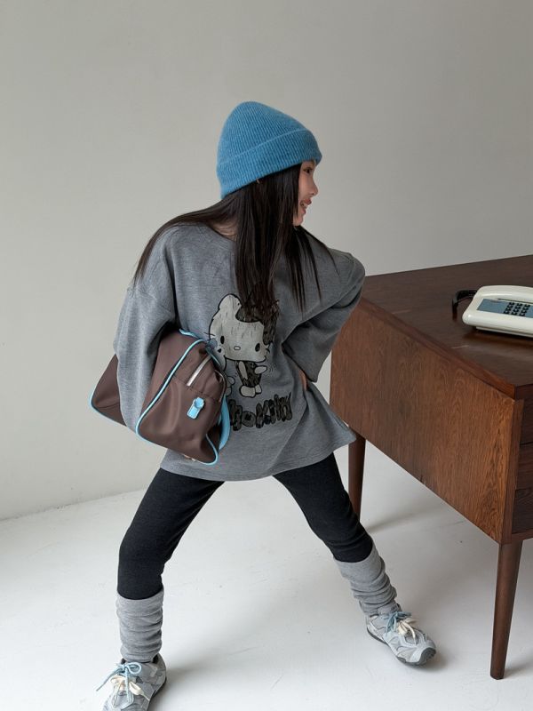 05113010｜CTONG秋冬〃灰色KT印花長版T｜100-160 Hello Kitty童裝
刷毛大學T
童裝上衣
中大童衛衣
可愛童裝
秋冬童裝
卡通上衣
顯瘦長版上衣
刷毛保暖
女童穿搭