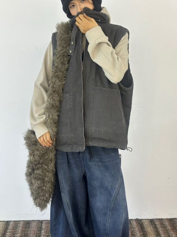 05111101┃秋冬〃三色兩面穿羊羔毛背心┃F 韓國風背心, 大陸製女裝, 羔羊毛背心, 拼接背心, 女生厚背心, 工裝風外套, 韓系無袖外搭, 保暖背心, 軍綠背心, 咖啡背心, 女裝冬季背心, 韓系穿搭, 立領外套, 厚實羊羔毛背心**