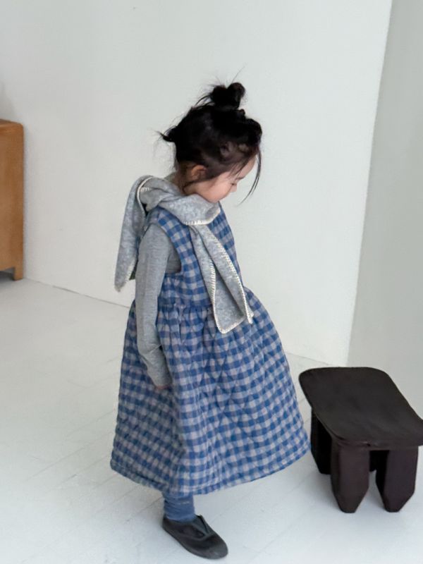 05120205｜KUMAI秋冬〃D26藍色格子背心裙｜90-150 童裝背心裙, 格紋洋裝, 中大童洋裝, 鋪棉背心, 秋冬童裝, 公主裙, 層次穿搭, 內搭洋裝, 女童穿搭, InBaby童裝