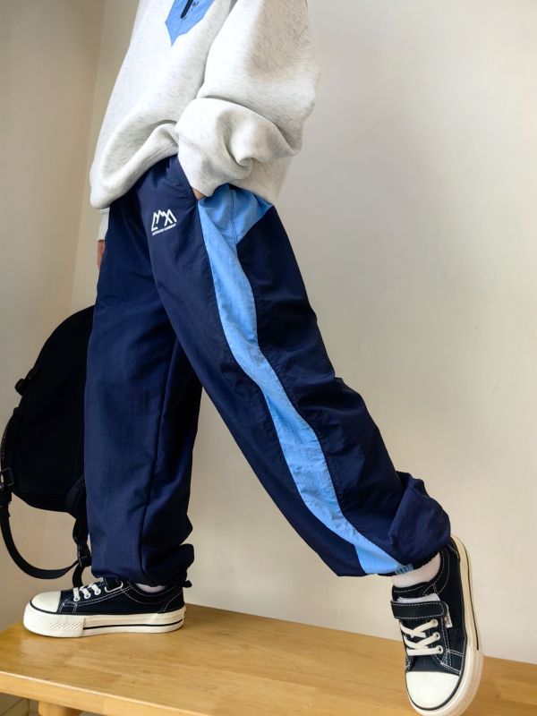 05112607｜CF冬〃CK122撞色加絨衝鋒褲｜120-175 撞色衝鋒褲
兒童衝鋒褲
防風長褲
男女童運動褲
秋冬運動褲
寬鬆休閒褲
120 130 140 150 160 170 175
男童褲
大童褲
戶外褲
拼接撞色褲
保暖褲