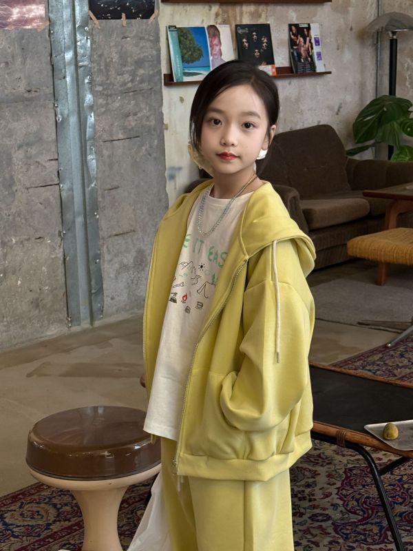 05110408┃TC秋冬〃黃色連帽外套長褲套裝┃110-160 - 兒童套裝
- 黃色休閒服
- 連帽外套長褲組
- 秋冬童裝
- 純棉童裝
- 兒童運動風穿搭
- 男女童皆可
- 亮色系童裝
- 尺寸110–160童裝