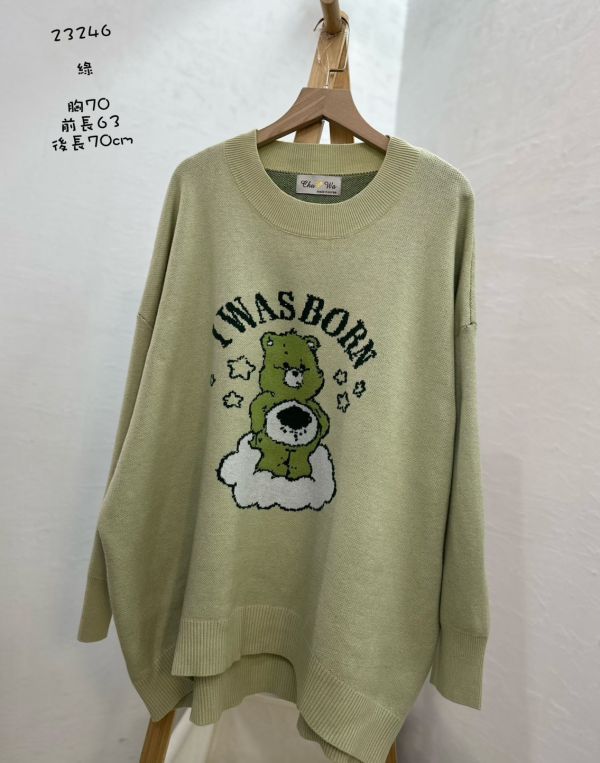 05110104┃秋冬〃23246四色糖果熊毛衣 熊熊毛衣, 卡通針織上衣, 圓領毛衣, 無刷毛毛衣, 厚磅毛衣, 秋冬上衣, 寬鬆版型, 女生休閒穿搭, 插畫毛衣, 雲朵毛衣