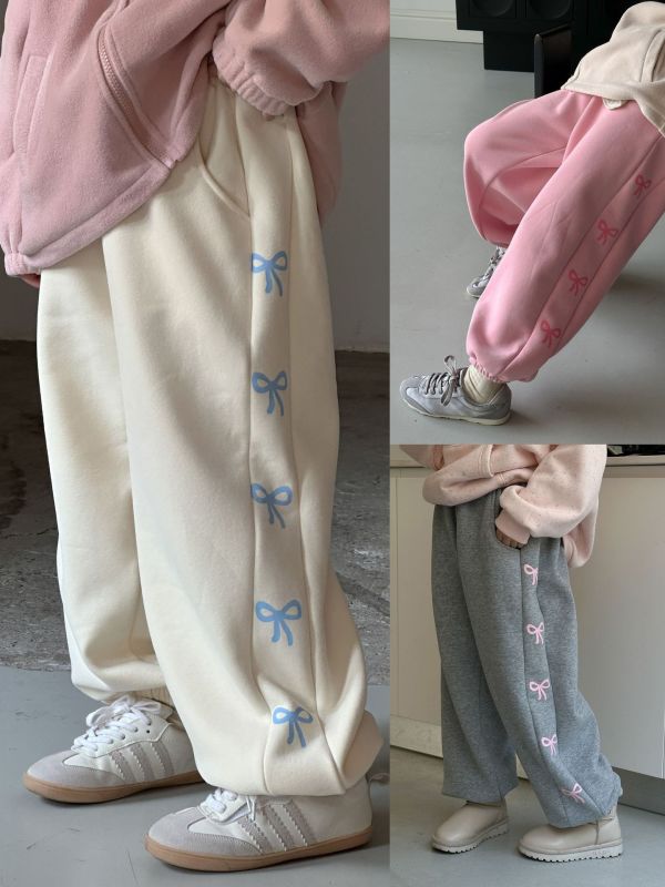 05111704｜TC家冬〃四色加絨蝴蝶結邊運動褲｜100-160 蝴蝶結褲
加絨運動褲
女童運動褲
女童加厚長褲
女童秋冬褲
寬鬆保暖褲
內刷毛棉褲
女童休閒褲
冬季加絨褲
小女孩暖褲
蝴蝶結刺繡褲
女童寬褲
親子穿搭褲
百搭運動褲
保暖束口褲
加絨束腳褲
女童家居褲
兒童保暖長褲
秋冬打底褲
100-160童褲