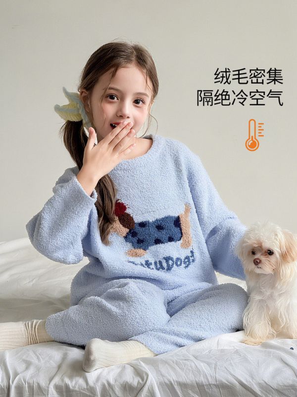 05110301┃秋冬〃U1215毛毛睡衣套裝┃100-170 兒童居家服, 柔糯絨毛套裝, 保暖睡衣, 秋冬家居服, 女童居家服, 親膚不刺癢, 100～170童裝, 居家穿搭, 可愛插畫童裝, 兒童睡衣推薦