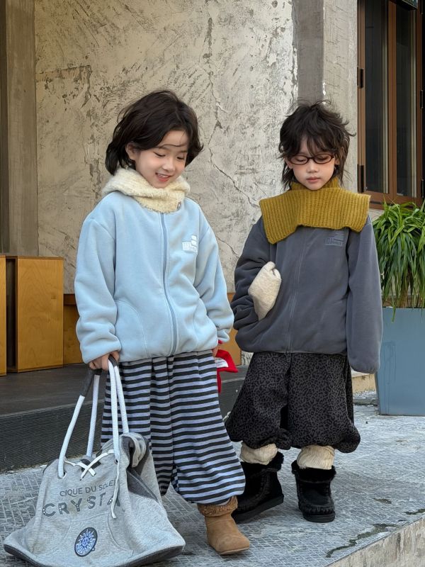 05112113｜HAHA家秋冬〃91678四色雙面絨外套｜100-160 兒童外套
加絨外套
立領外套
保暖上衣
抓絨外套
冬季童裝
男童外套
女童外套
加厚外套
親膚保暖
幼童外套
兒童拉鍊外套
秋冬外套
百搭外套
休閒外套